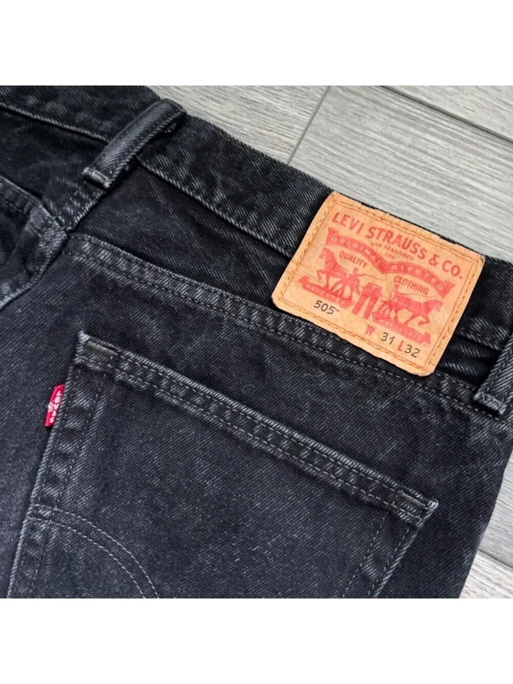 Vintage Levi's Men's 31x32 505 Straight Fit Jeans Black Wash Faded Denim Y2K